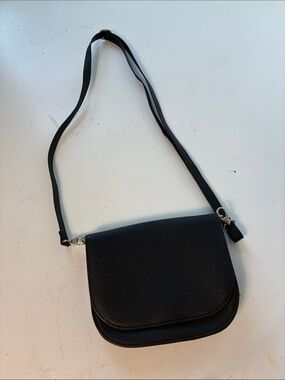 Jewell by Thirty One Black Over the Shoulder Small Flap Purse